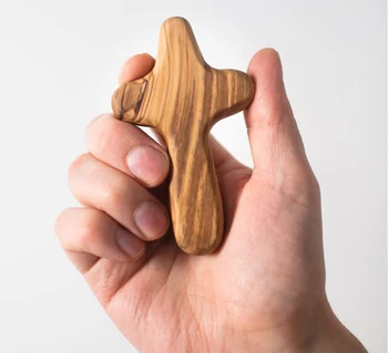 Удобный крест из оливкового дерева из Вифлеема, Израиль | Крест в кармане | Религиозный подарок для детей и взрослых |, каждый крест 10 см /3,9 дюйма